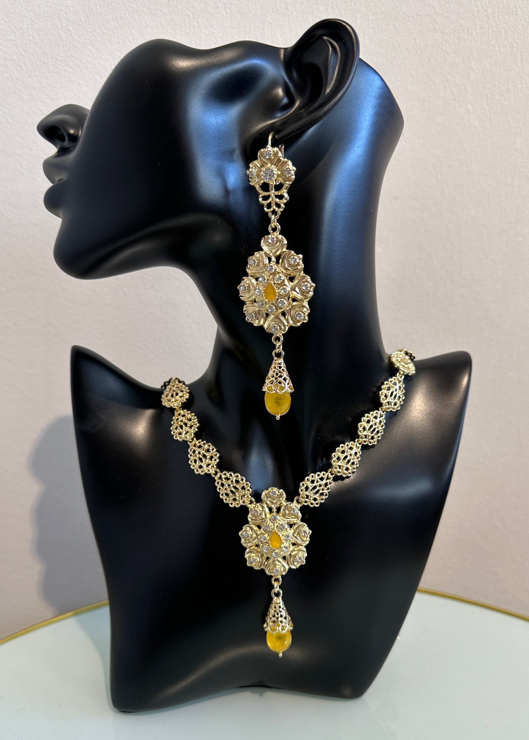 Necklace earrings set gold yellow